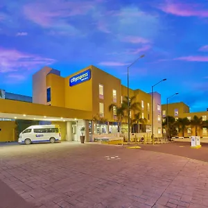Hotel Express By Marriott Querétaro